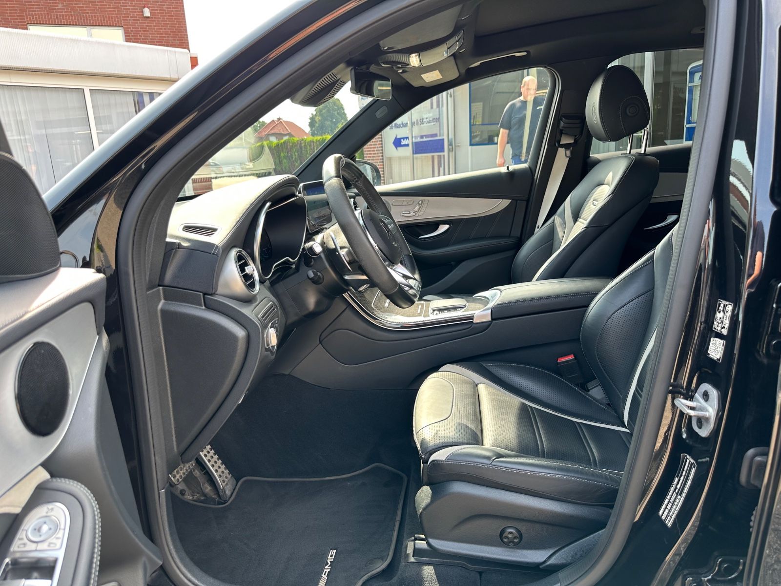 Fahrzeugabbildung Mercedes-Benz GLC 63 S AMG 4M Night/AHK/Pano/LED/360°