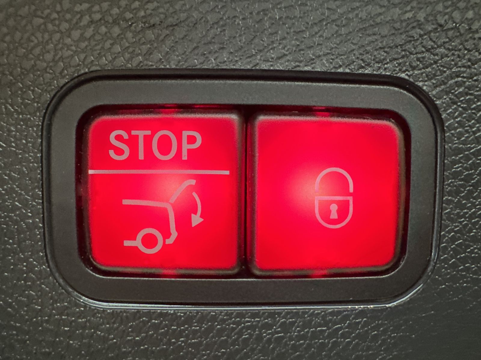 Fahrzeugabbildung Mercedes-Benz E 220d T Avantgarde NAV+LED+AHK+PANO+WIDESCREEN