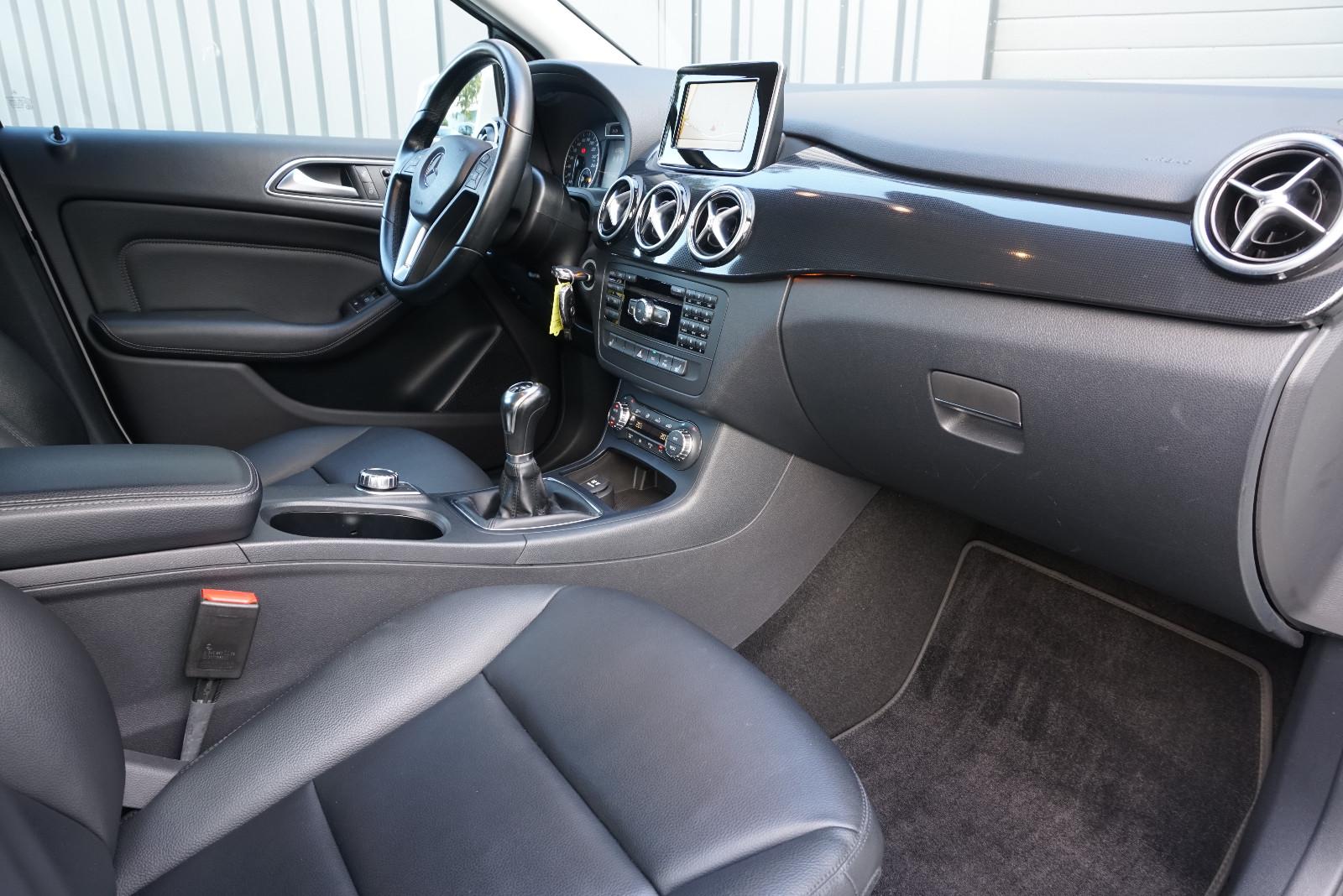 Mercedes-Benz B 180 Bi-Xenon RFK SHZ NAV Leder AHK Memory