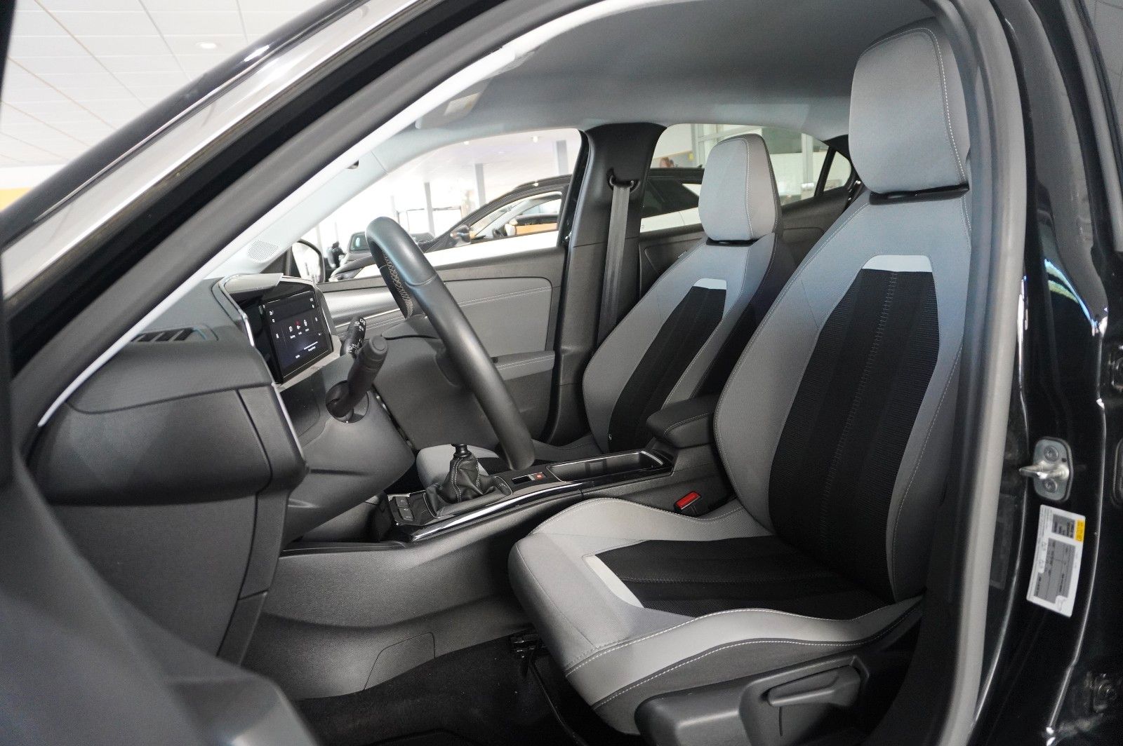 Fahrzeugabbildung Opel Mokka ELEGANCE 1.2T NAVI/LED/KAMERA/SPORT/DAB+