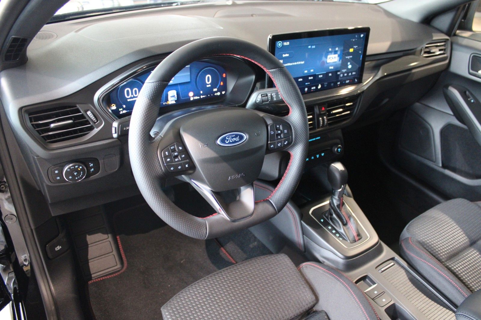 Fahrzeugabbildung Ford Focus Hybrid ST-Line X Automatik Top Ausstattung