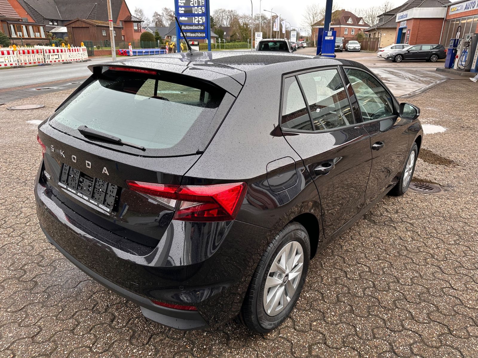 Fahrzeugabbildung SKODA Fabia 1.0 TSI DSG Selection LED/PDC/SHZG/APP/GRA