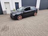 Ford Einen TOP gepflegten Ford Focus Sport in P... - Ford aus 2005: Coupé