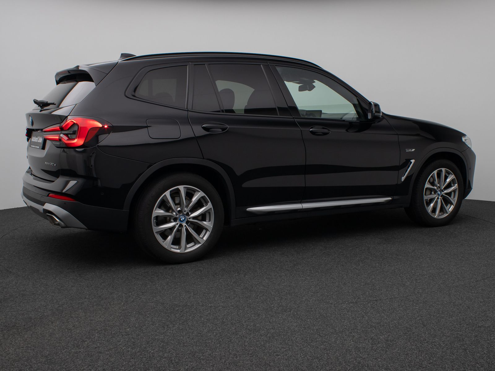 Fahrzeugabbildung BMW X3 xD30e Kamera HUD DAB HiFi Komfort Sport AHK