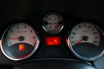 Fahrzeugabbildung Peugeot 207 CC Cabrio-Coupe Roland Garros