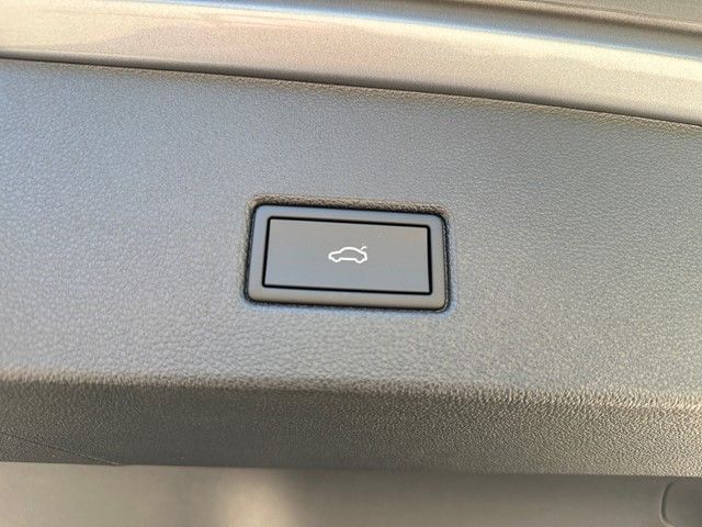 Fahrzeugabbildung Volkswagen T-Roc 1.5TSI DSG R-Line LED+SHZ+GJR+NAV+APP
