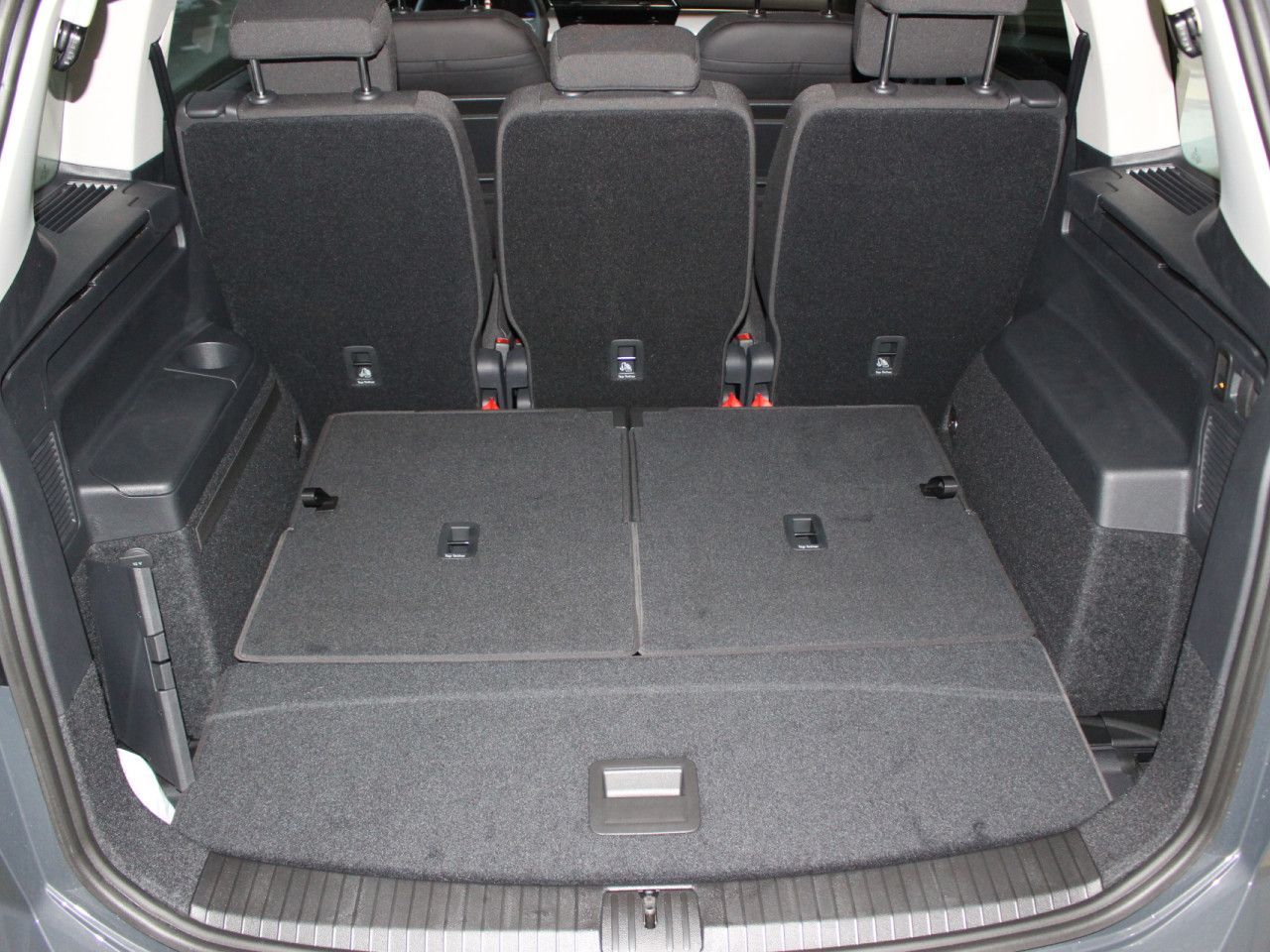 Fahrzeugabbildung Volkswagen Touran 1.5 TSI ACT ACC/AHK/CAM/7S.