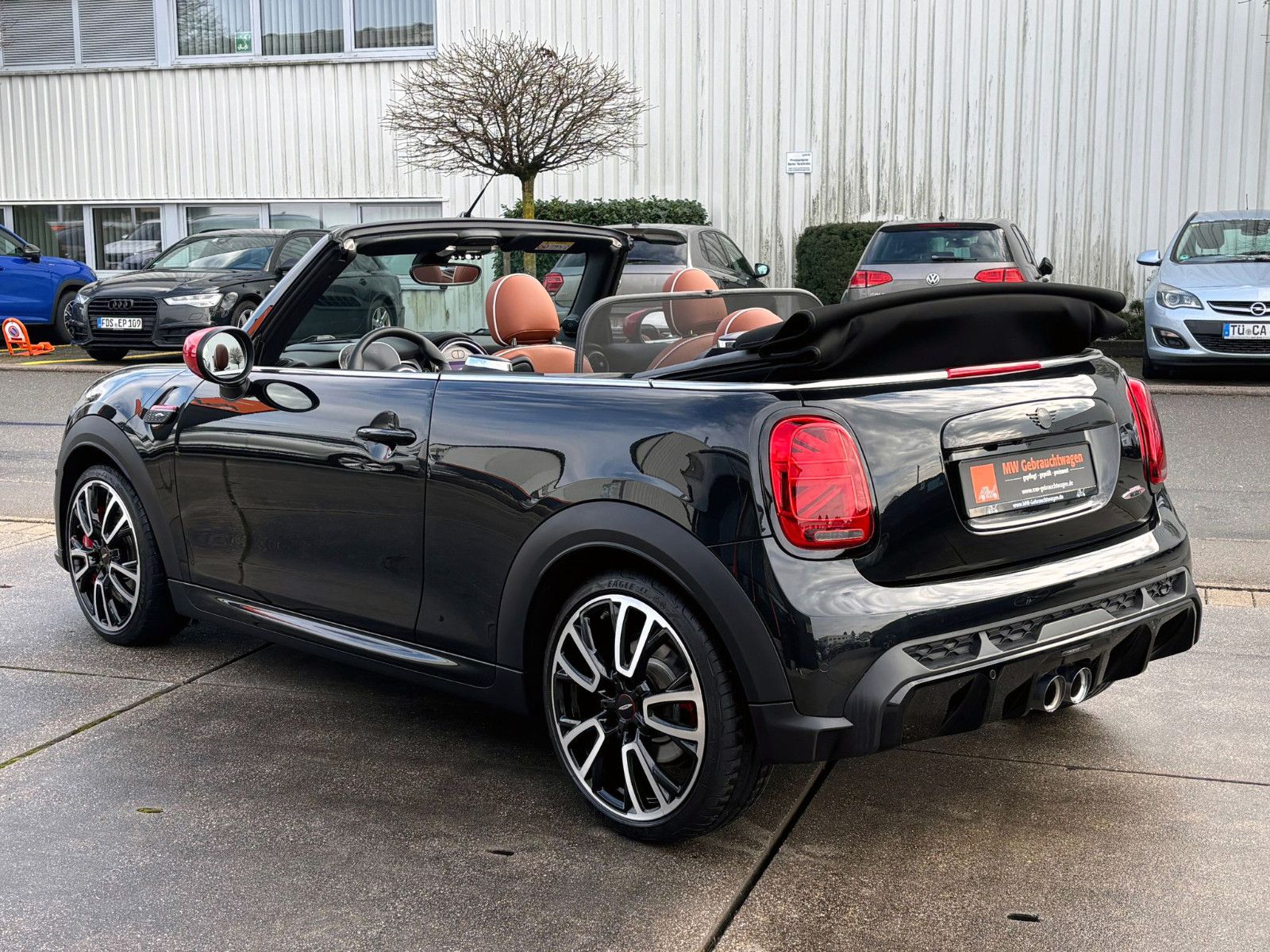 Fahrzeugabbildung MINI John Cooper Works Cabrio ACC LED KAM PDC H&K HUD