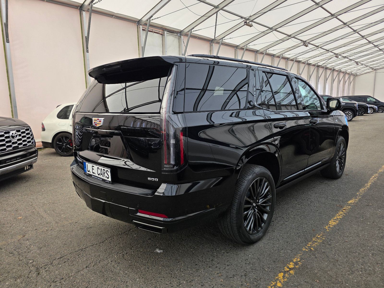 Fahrzeugabbildung Cadillac Escalade Sport Platinum T1: 129.000 EUR, Stock !