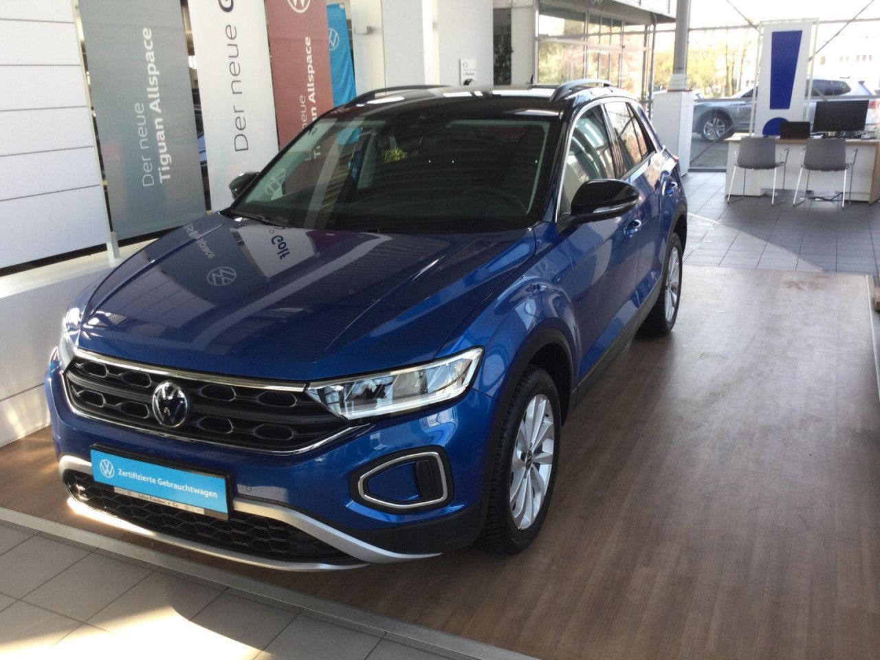 Volkswagen T-ROC Life SITZH NAVI LM KESSY LED CLIMATR foto 4