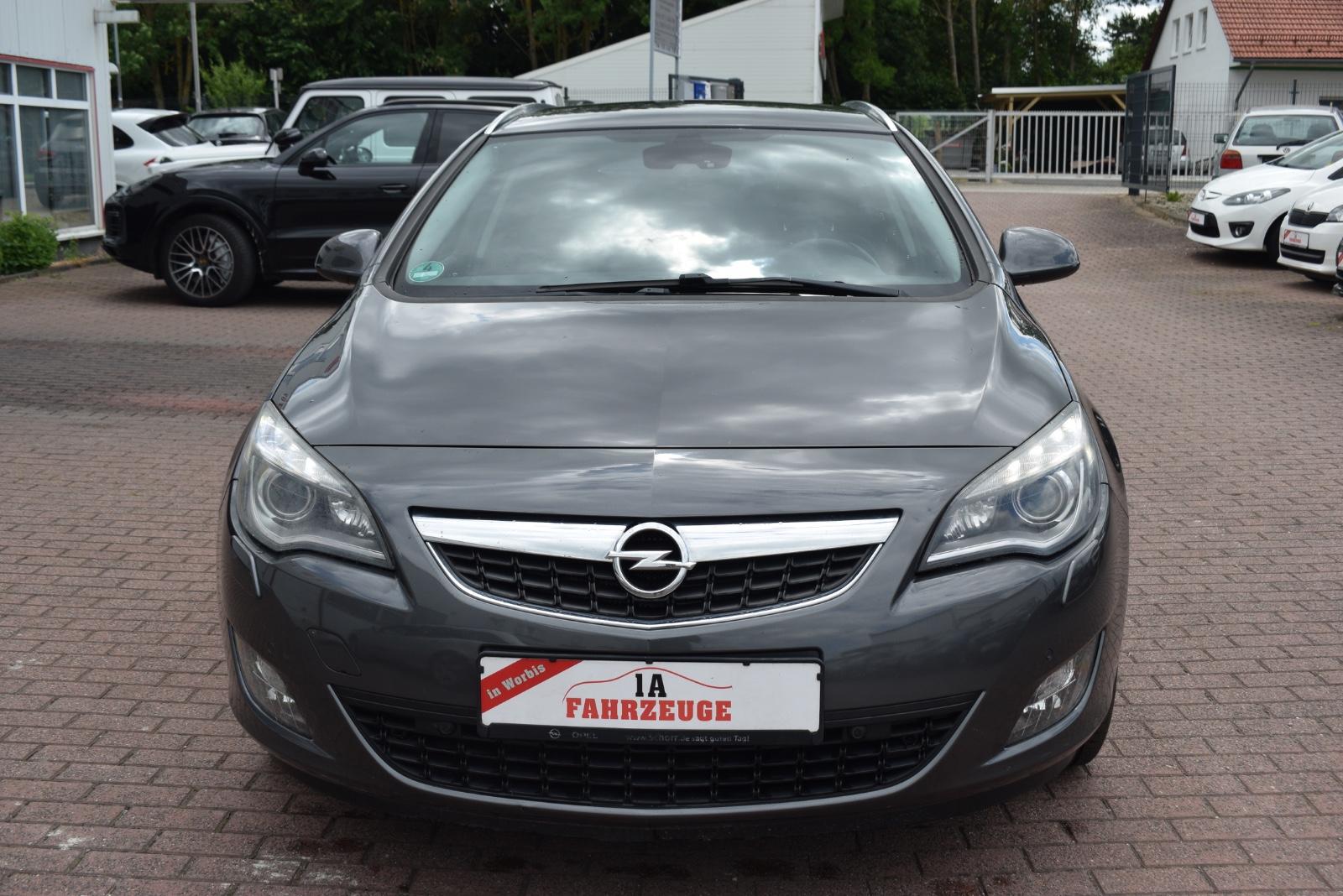 Opel Astra 2011 — photo 8