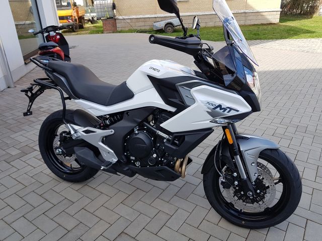 CFMOTO 700MT