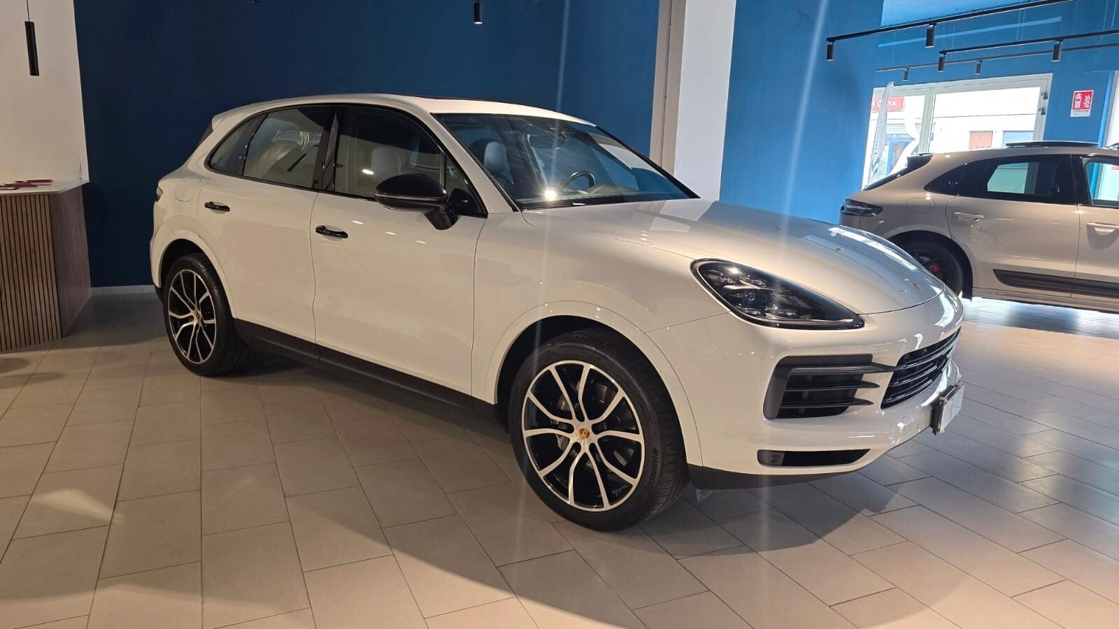 Porsche Cayenne - 1