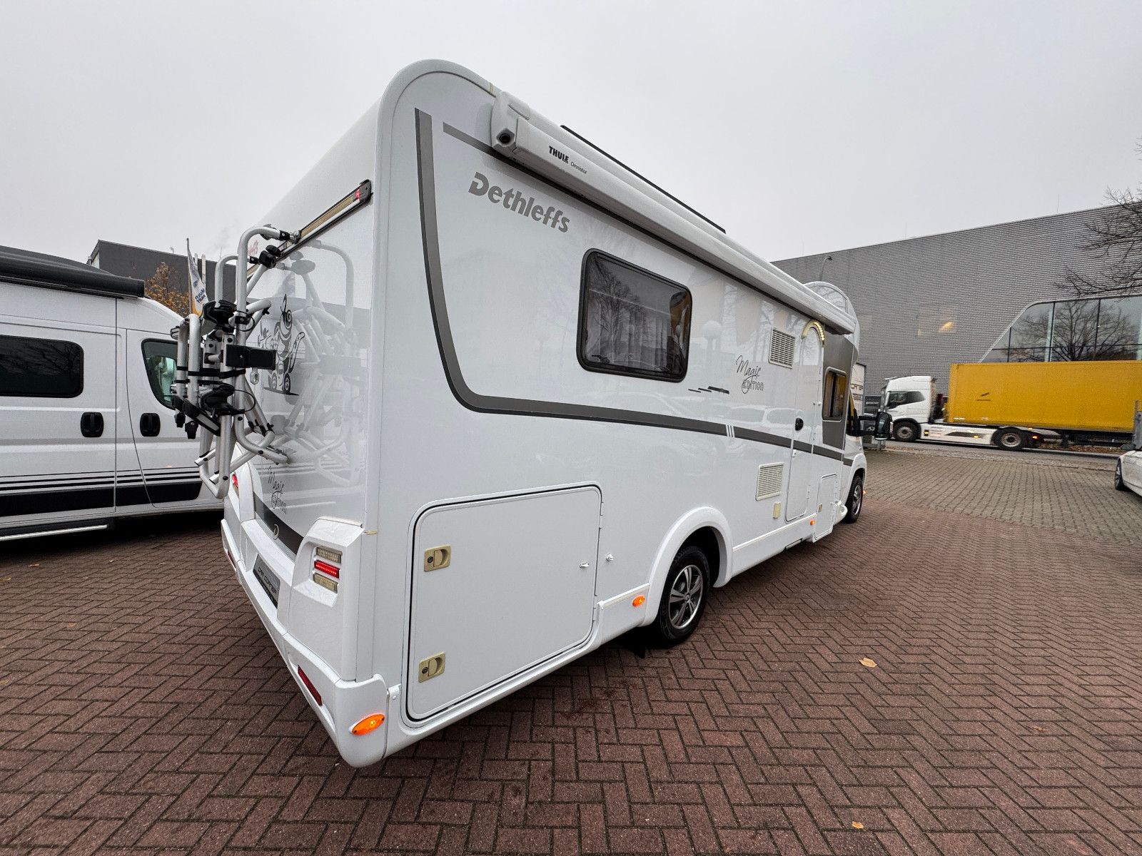 Fahrzeugabbildung Dethleffs T 7151-4 DB MAGIC EDITION QUEENSBETT SOLAR ALKO