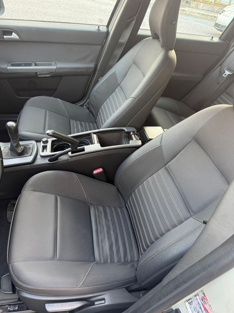 Volvo V50 2011 — photo 11