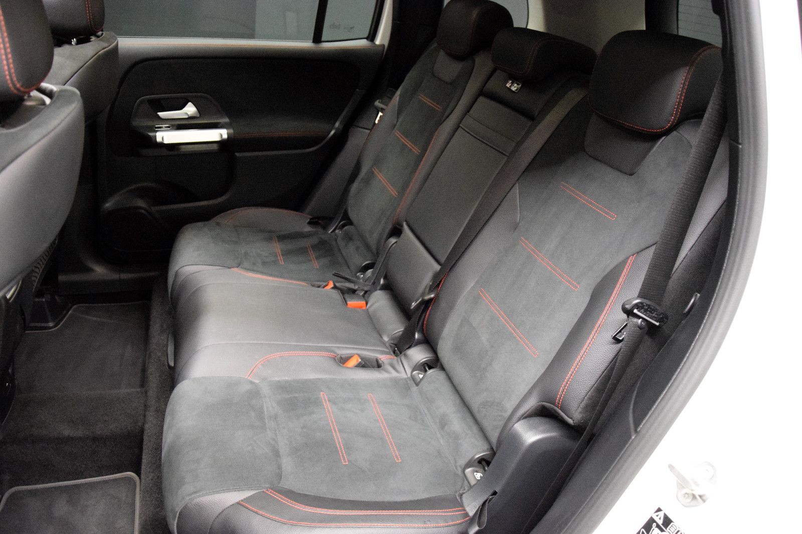 Fahrzeugabbildung Mercedes-Benz GLB 200d AMG-Line Panorama el.AHK Kamera Widescr