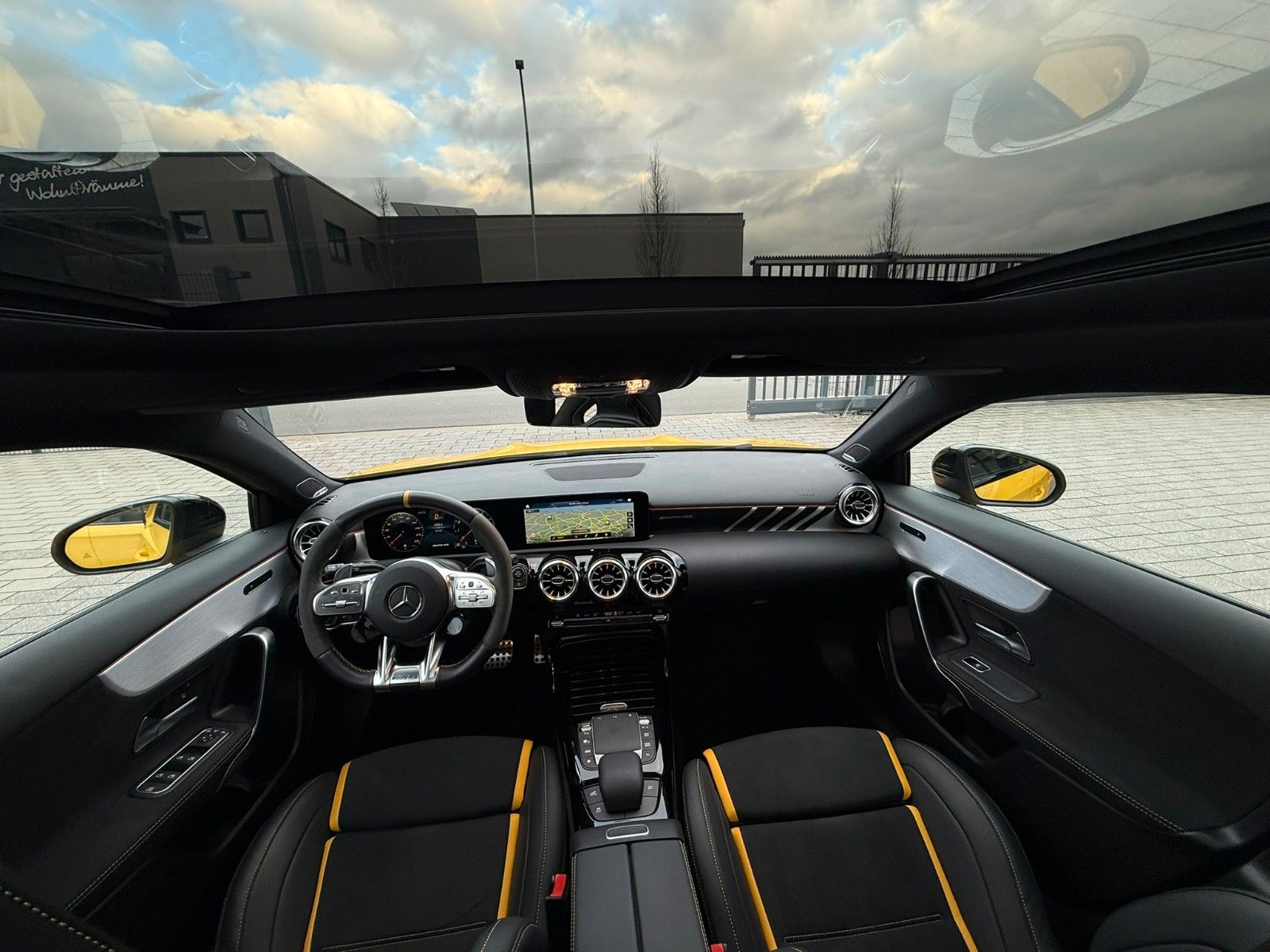 Fahrzeugabbildung Mercedes-Benz A 45 AMG Sonderausstattung: AMG Performance Sit