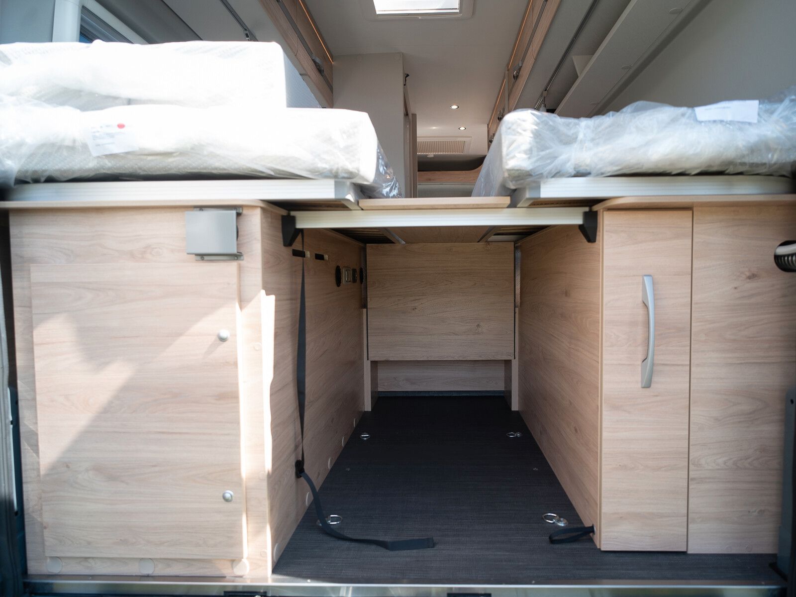 Fahrzeugabbildung Dethleffs Globetrail 640 ES Fiat Rahmenfenster/Heckauszug
