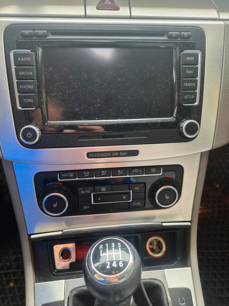 Volkswagen Passat 2009 — photo 14