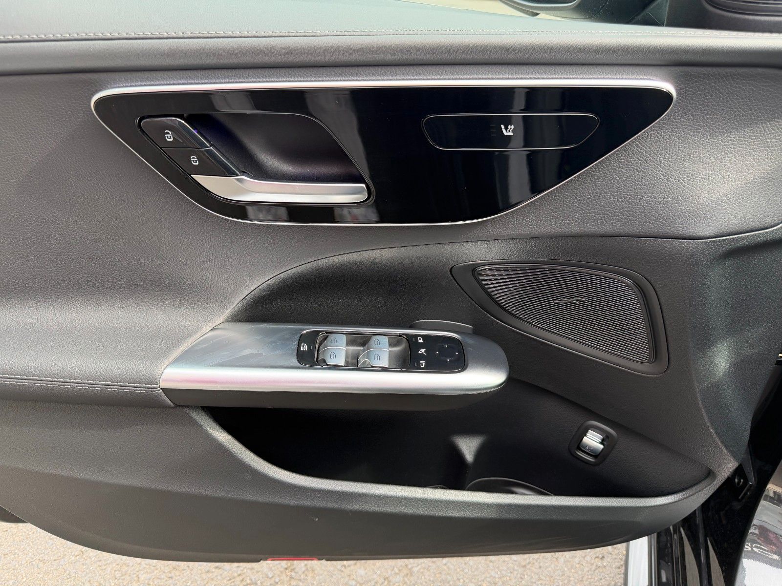 Fahrzeugabbildung Mercedes-Benz C 220 T d 4M AMG Night+AHK+Ambiente+TOTW+Winterp
