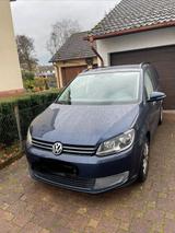 Volkswagen VW Touran Automatik - Volkswagen Touran mit Benzin-Antrieb: Geländewagen, Automatik