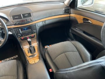 Mercedes-Benz E 280 E Klasse T-Modell *NAVI*AHK*TEMPOMAT*SZ.HZ