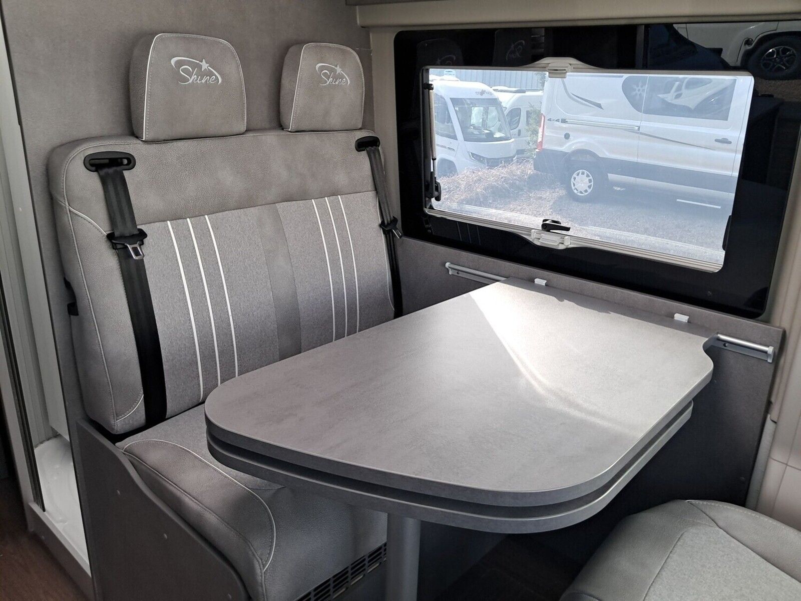 Fahrzeugabbildung Pössl Summit Shine 600 Citroen 140 PS Lithium,Solar