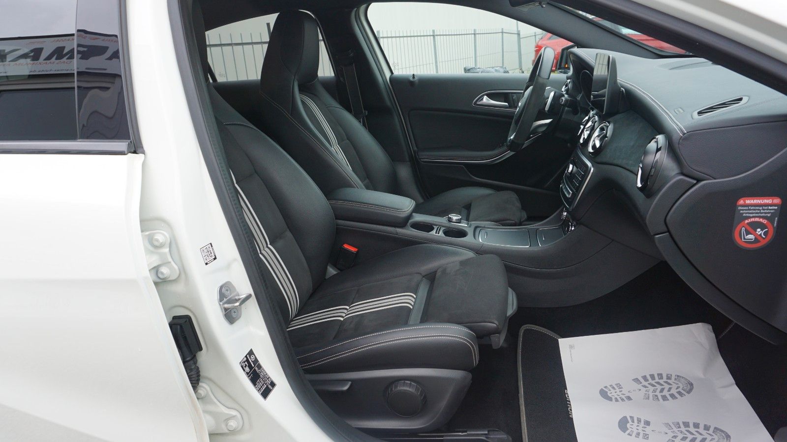 Fahrzeugabbildung Mercedes-Benz A 180d AMG Line T.Leder,LED, Navi,SH,PDC