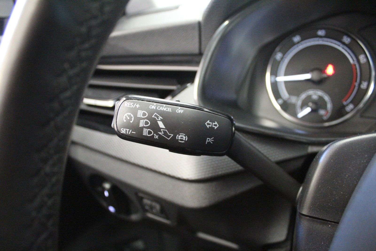 Fahrzeugabbildung SKODA Kamiq 1.0 TSI 85kW Ambition *Winterräder Alu*