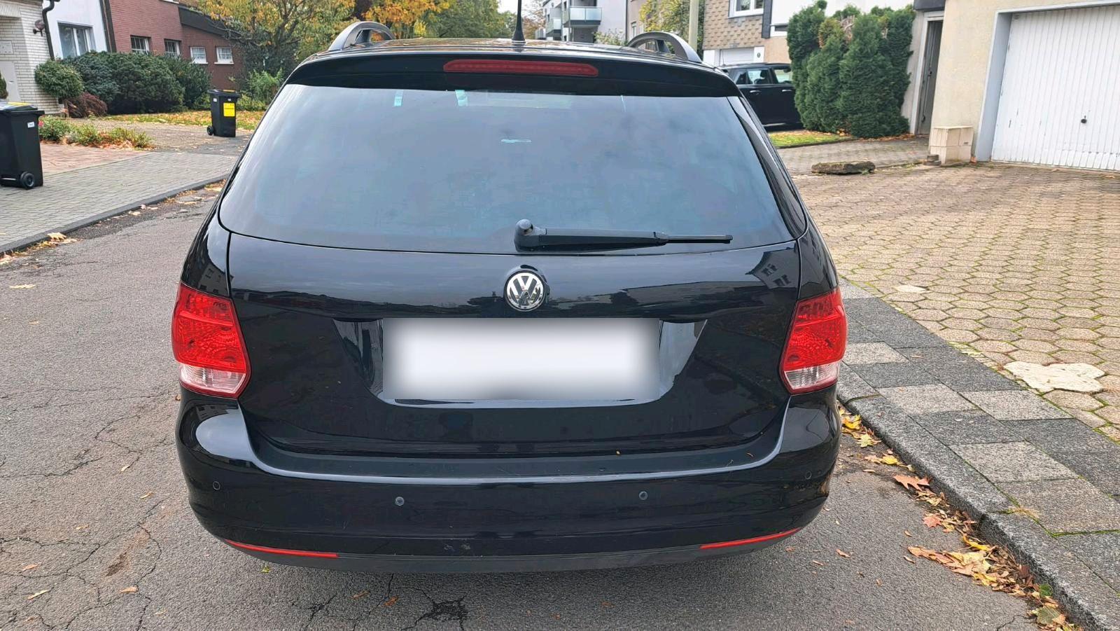Volkswagen Golf 2009 — interior