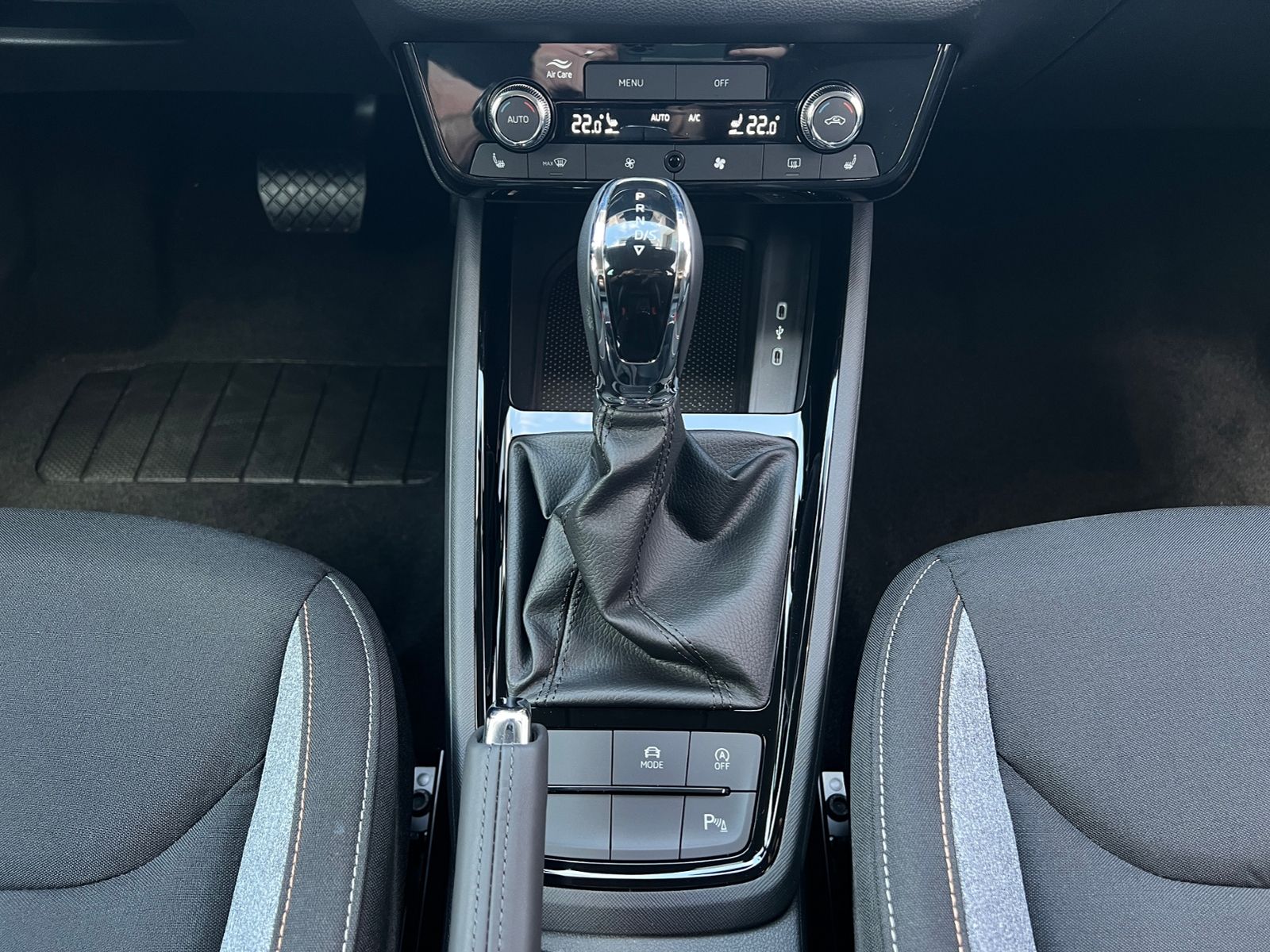 Fahrzeugabbildung SKODA Kamiq Selection 1.0 TSI DSG *ACC, LED, Kamera, S