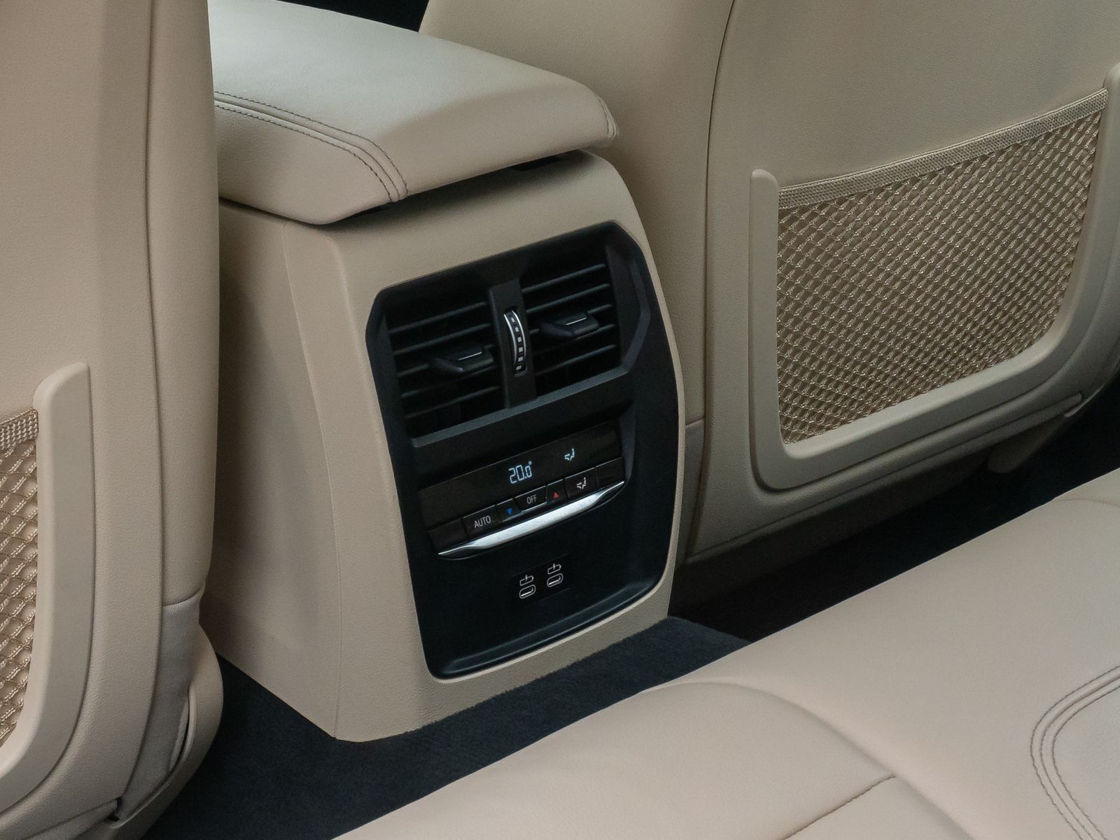 Fahrzeugabbildung BMW 330e xD Alarm HUD H/K DAB Memory Leder Sport