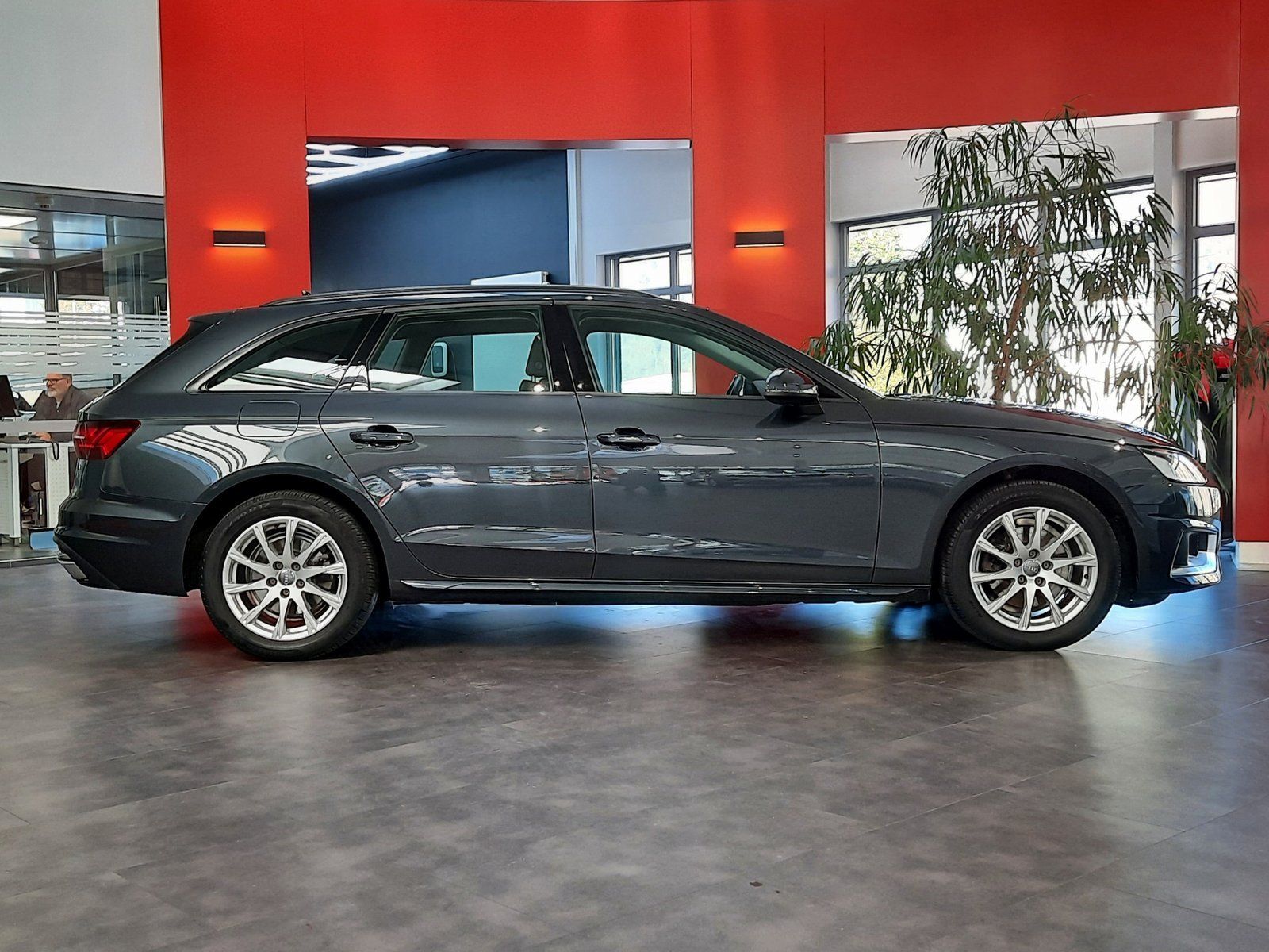 Fahrzeugabbildung Audi A4 Avant 30 TDI advanced S-tronic *AHK*LED*Navi*