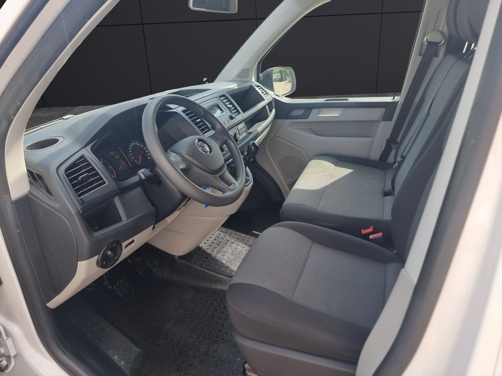 Fahrzeugabbildung Volkswagen T6 Transporter TDI Kasten AHK Klima Bluetooth