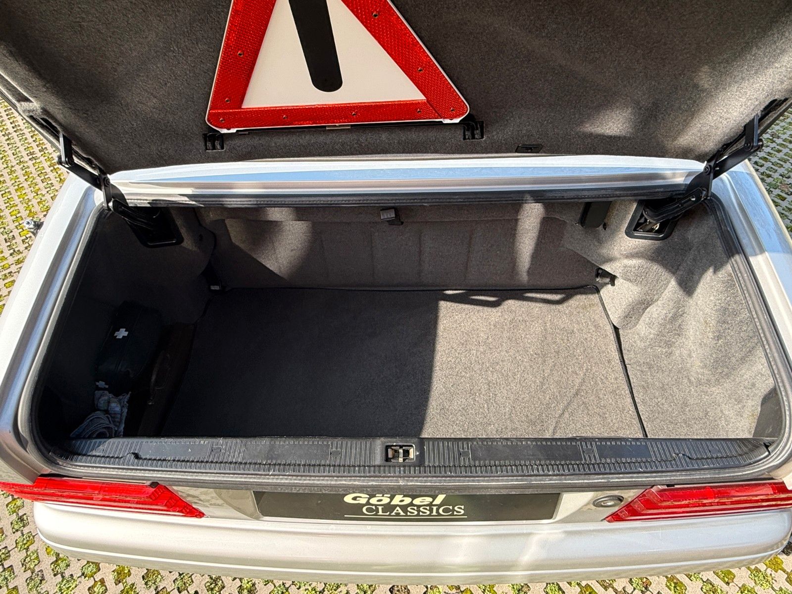 Fahrzeugabbildung Mercedes-Benz SL 280