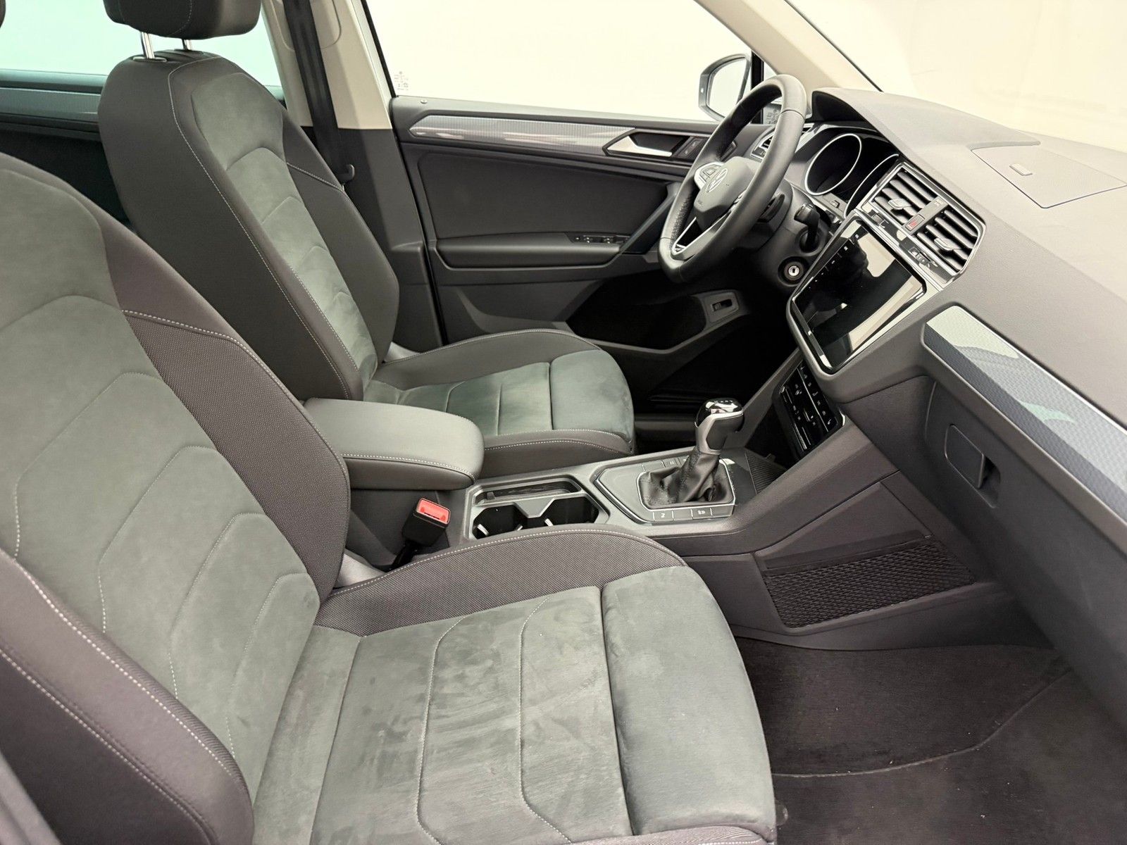 Volkswagen Tiguan 1.5 TSI DSG Life PanoNavi17Ganzjahres imagem 3