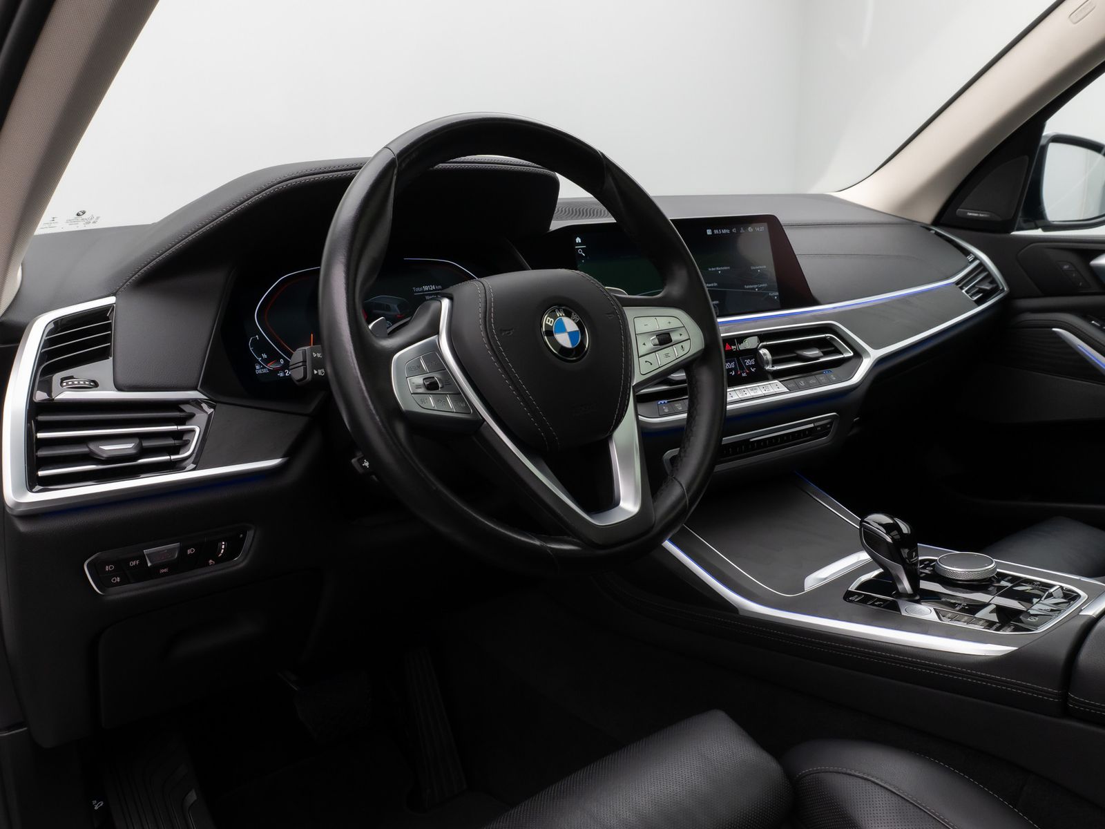 Fahrzeugabbildung BMW X7 xD40d  Panorama Kamera HUD DAB H/K SoftCl AHK