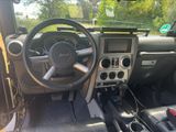 Jeep Wrangler Unlimited Sahara 3.8 Autom. Sahara - Jeep Wrangler mit Benzin-Antrieb: Automatik, 3.8