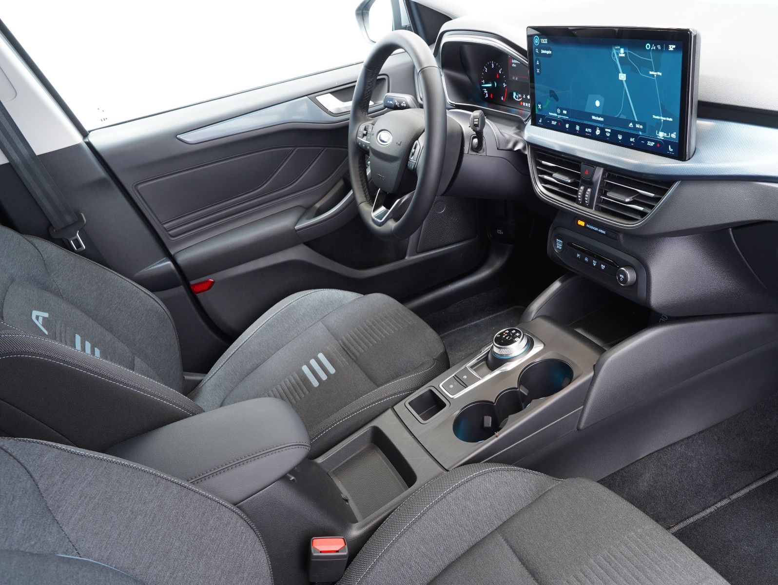 Fahrzeugabbildung Ford Focus Turnier 1.5 EcoBlue Active LED/ACC/AHK