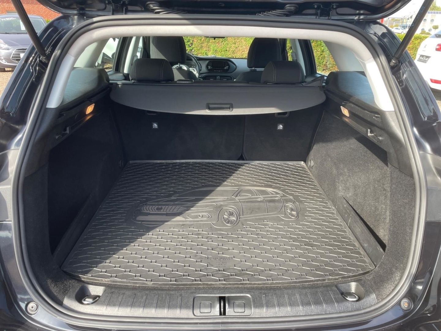 Fahrzeugabbildung Fiat Tipo 1.4 Kombi More Klima Parksensoren Tempomat