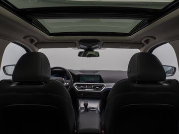 Fahrzeugabbildung BMW 320d xDLuxury Line DAB HiFi PDC Stop&Go Komfort