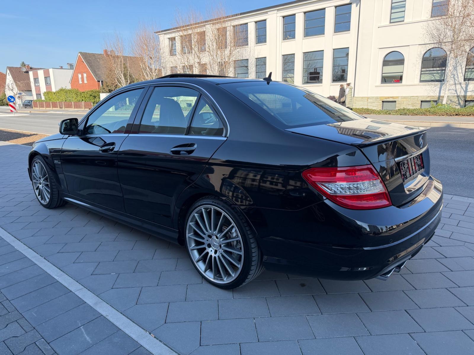 MERCEDES-BENZ C 63 AMG 6.3L V8 457CH