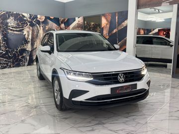 Volkswagen Tiguan - 1