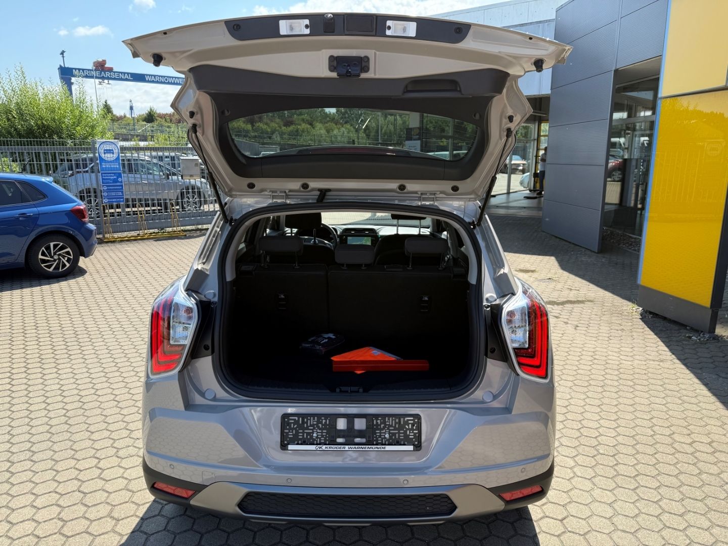 Fahrzeugabbildung KGM Tivoli Nomad 6/AT 2WD Sitzheizung+Rückfahrkamera