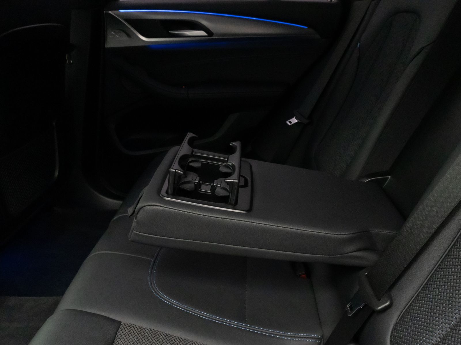 Fahrzeugabbildung BMW X3 xD20d M Sport Kamera HUD DAB H/K AHK Komfort