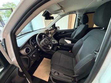 Mercedes V 220 - 6