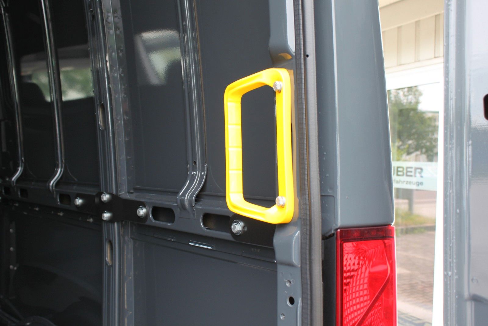 Fahrzeugabbildung Iveco Daily 35S18HA8 CRV Multicab/Automatik/Full-LED