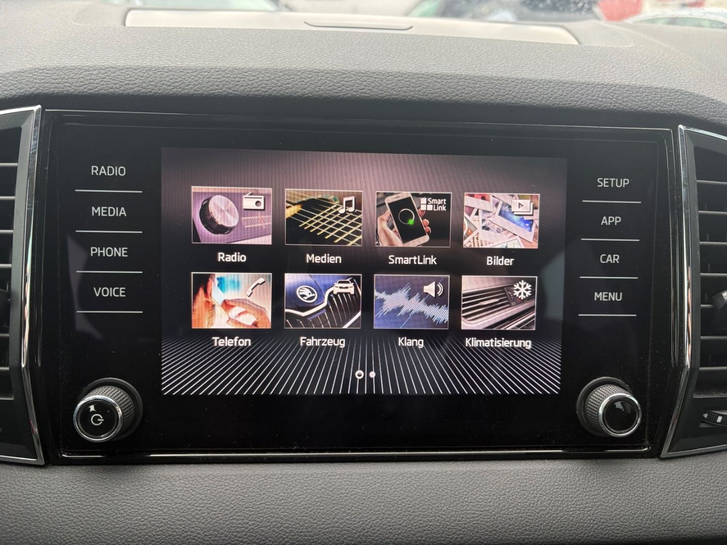 Fahrzeugabbildung SKODA Karoq Style Tempomat PDC Klima SHZ Bluetooth