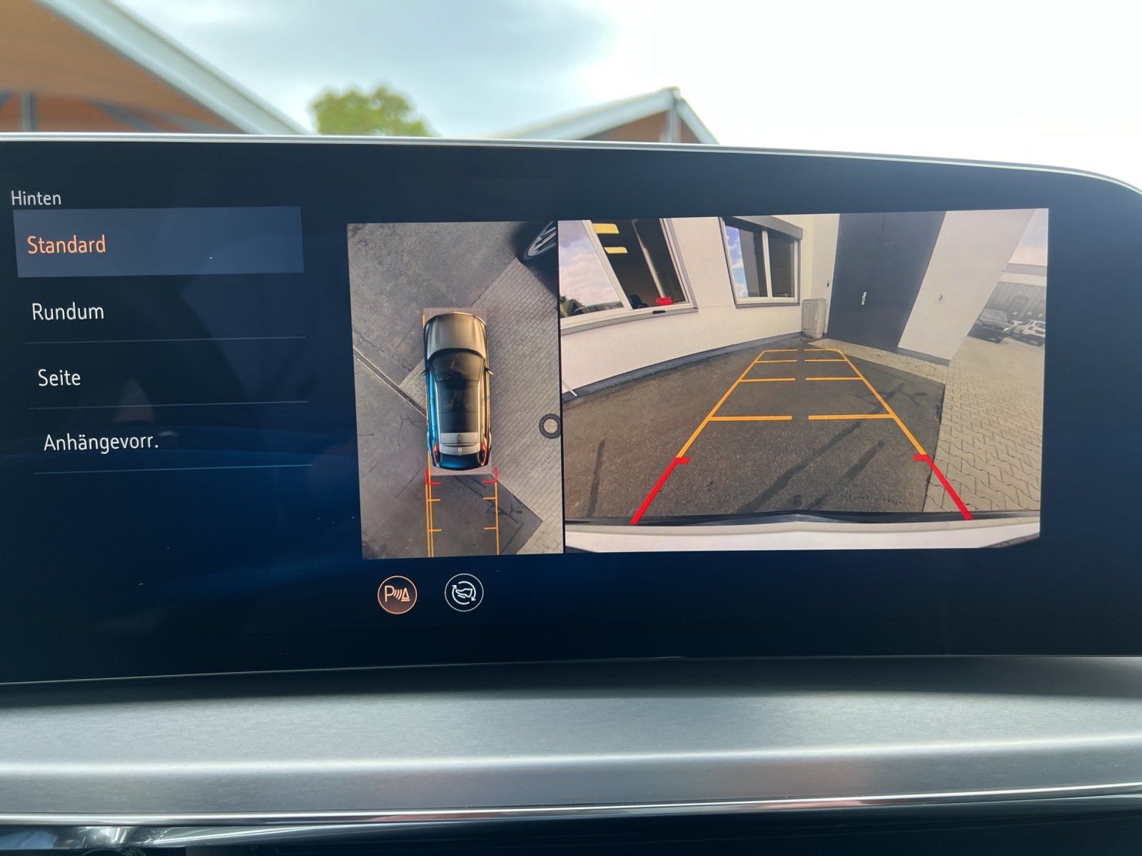 Fahrzeugabbildung Cadillac Lyriq AWD Sport/PANO-DACH/MASSAGE/AKG/ACC/360°KA