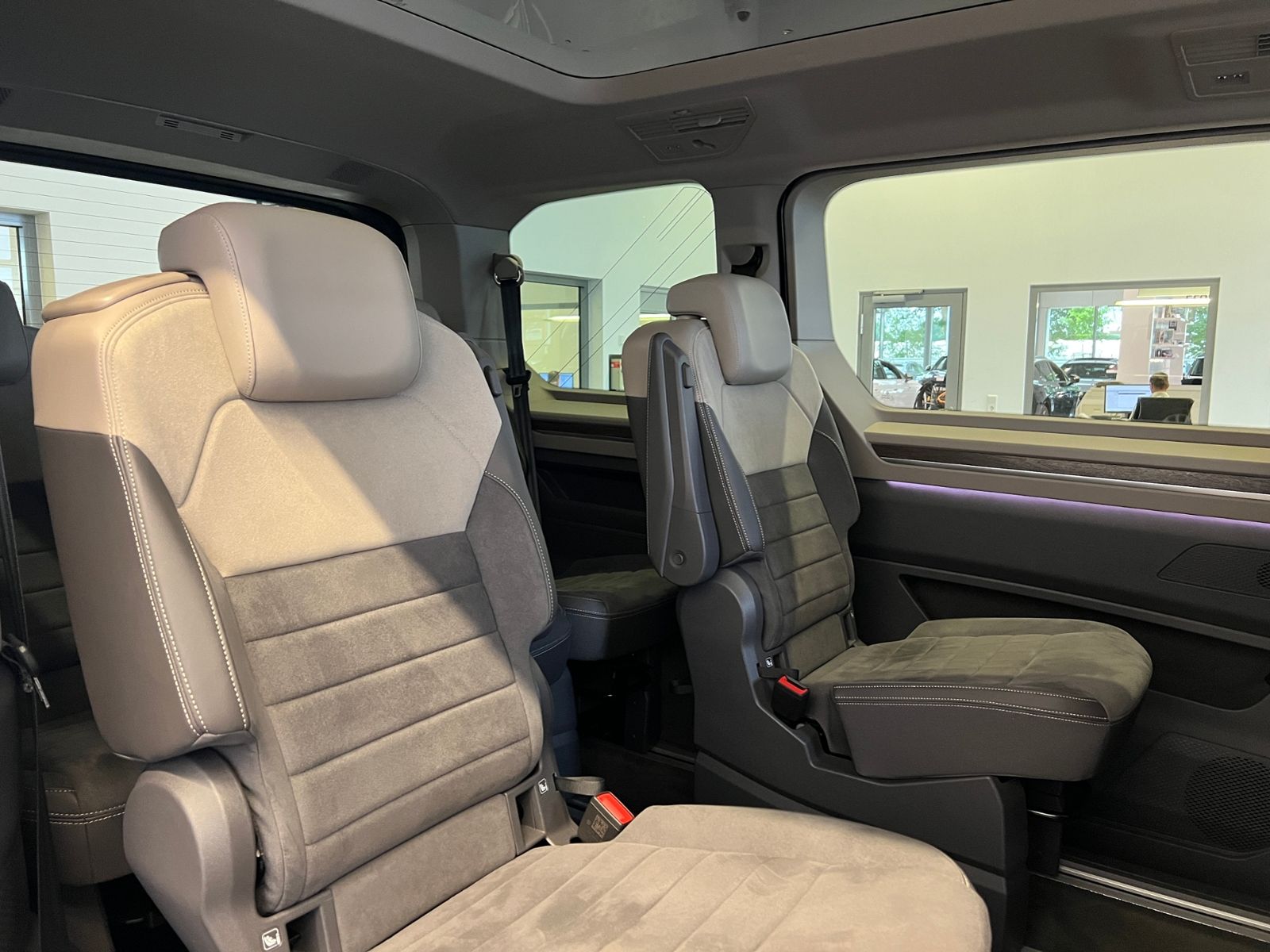 Fahrzeugabbildung Volkswagen Multivan T7 Style 2.0 TDI DSG *AHK, IQ.Light, Pa
